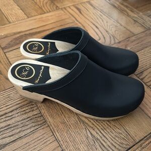 No. 6 black leather clogs. Old school clog mid heel.